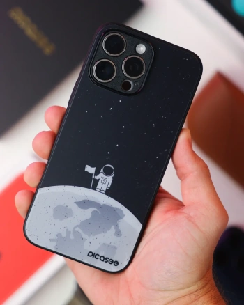 Picasee ULTIMATE CASE MagSafe für Apple iPhone 12 - Astronaut